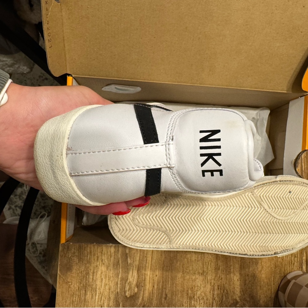 Nike Women’s Blazer 77 - Picture 4 of 7